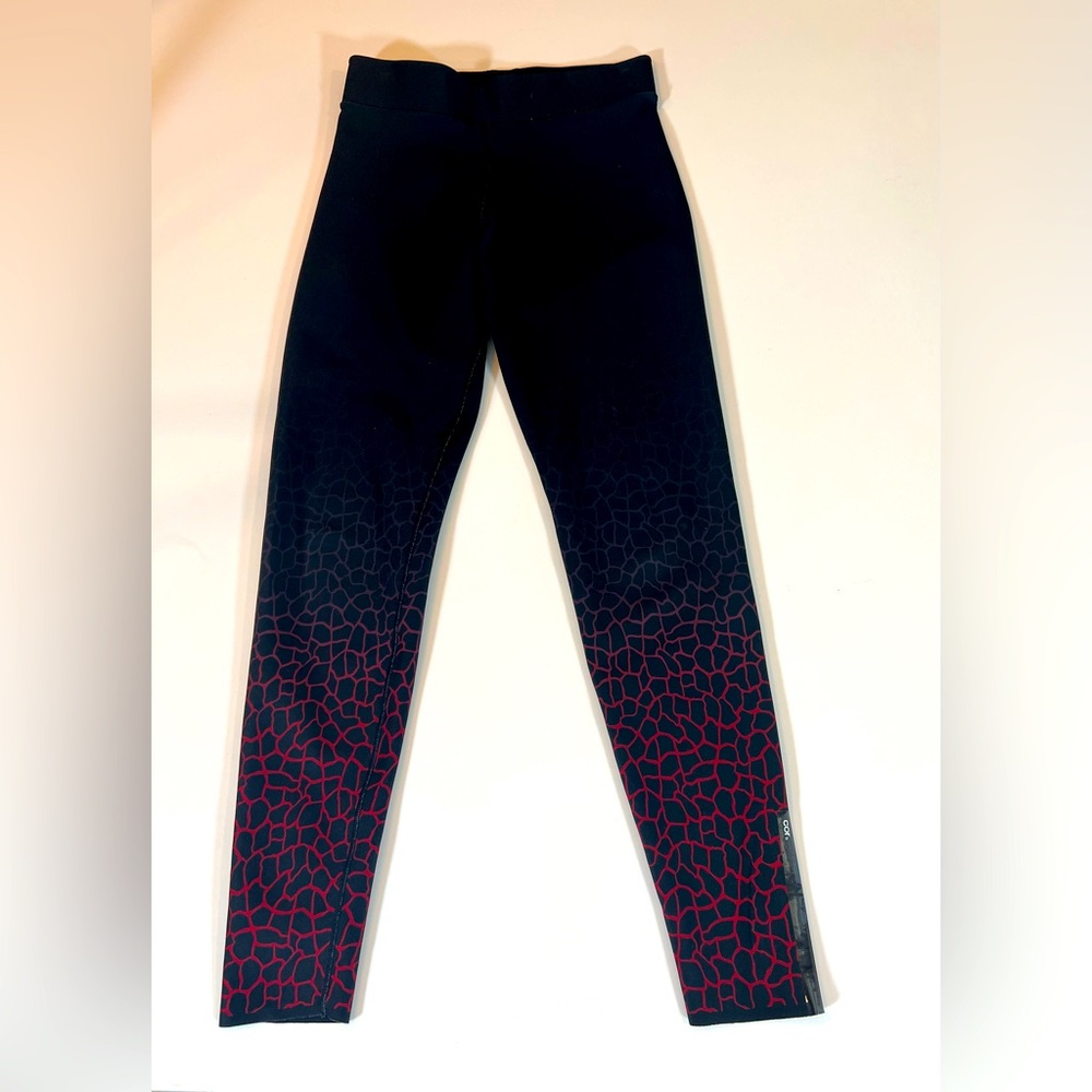 Cor black and Red Patterned Leggings
Size Small